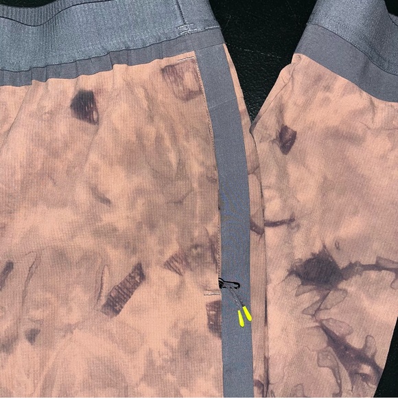 Lululemon Take the Moment joggers - Picture 2 of 6